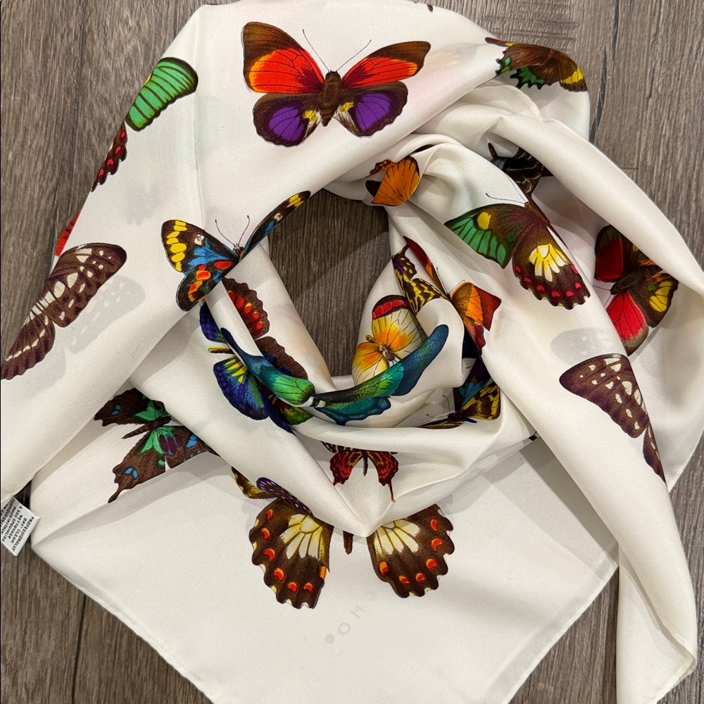 Butterfly print silk scarf - Picture 8 of 15